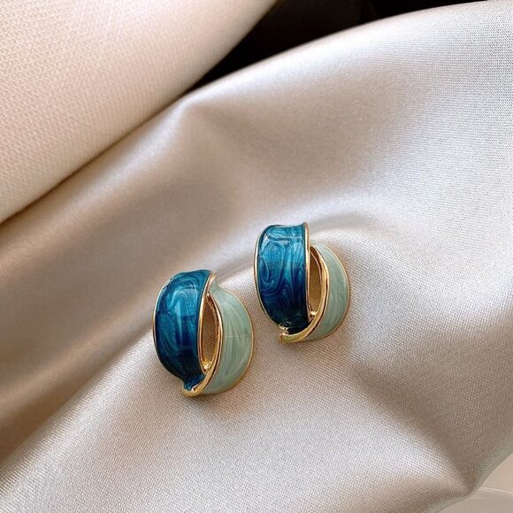 Ashlyn Ellie Artiste Petal Earrings Soft Blue and Deep Teal on Gold Gift Package - Picture 8 of 8